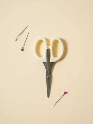 Embroidery scissors 10.5 cm ivory