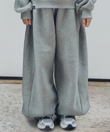 Balloon sweatpants
