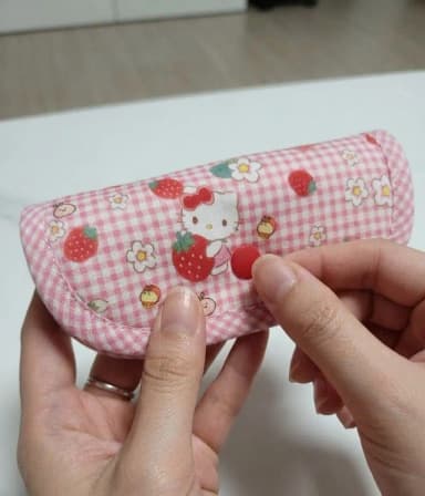 Check Strawberry Kitty Glasses Pouch
