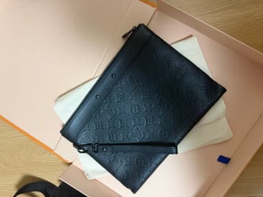 [S+ Grade] Louis Vuitton Tugo Shadow Clutch Bag Department Store Version