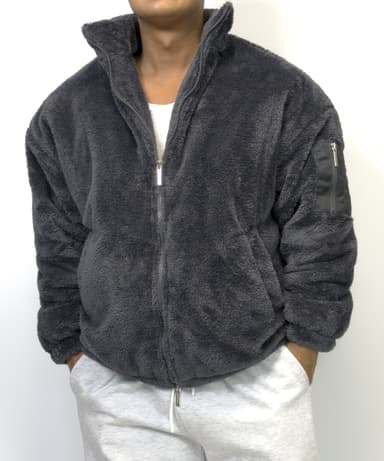 Wide-shouldered fleece padded jacket
