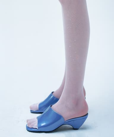 ENAMEL SLIPPERS IN BLUE