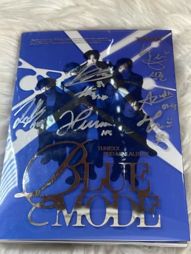Tunexs TUNEXX Autographed Album