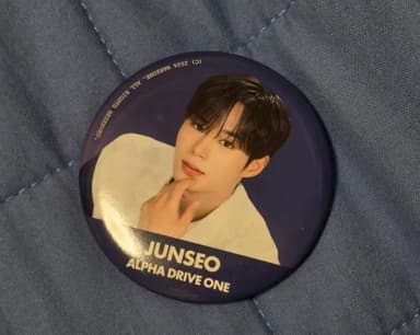 Aldiwon Junseo Japan Lawson Cola Collab Random Can Badge
